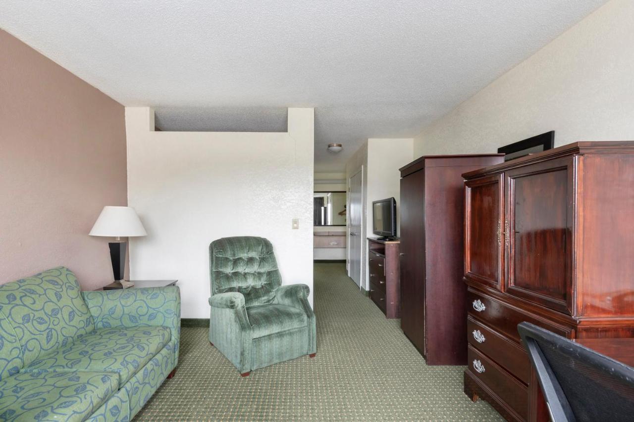 Econo Lodge Канаполис Екстериор снимка