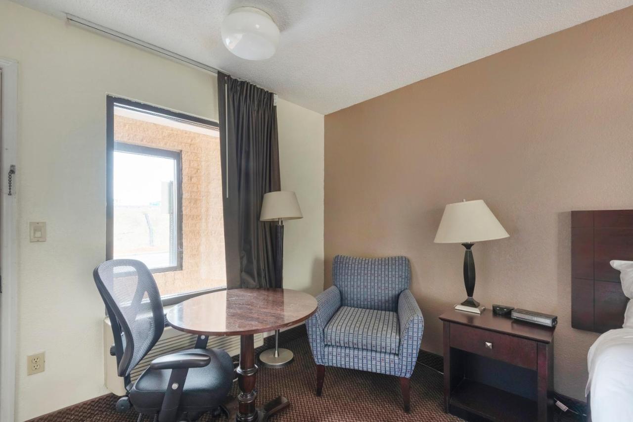 Econo Lodge Канаполис Екстериор снимка