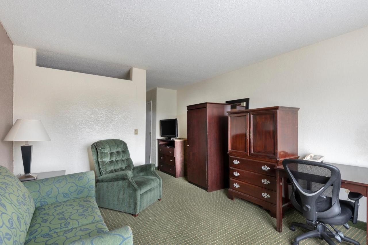 Econo Lodge Канаполис Екстериор снимка