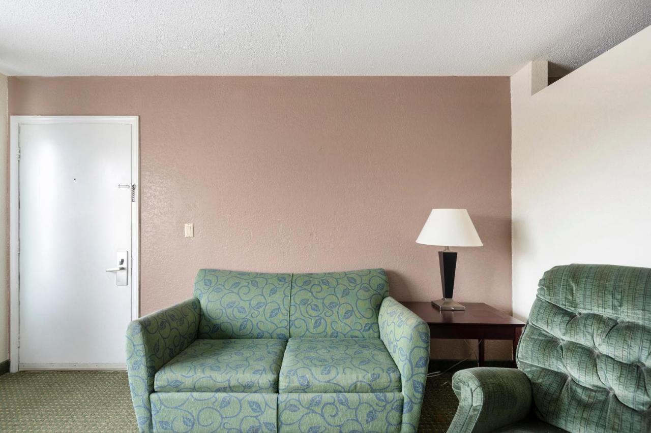 Econo Lodge Канаполис Екстериор снимка