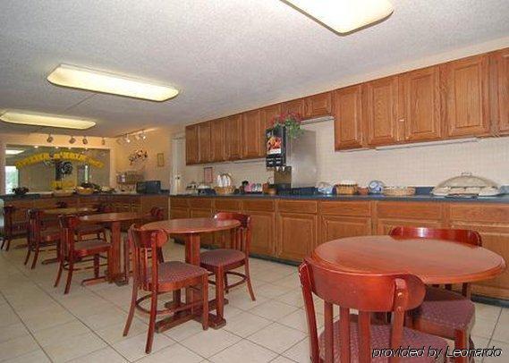 Econo Lodge Канаполис Ресторант снимка