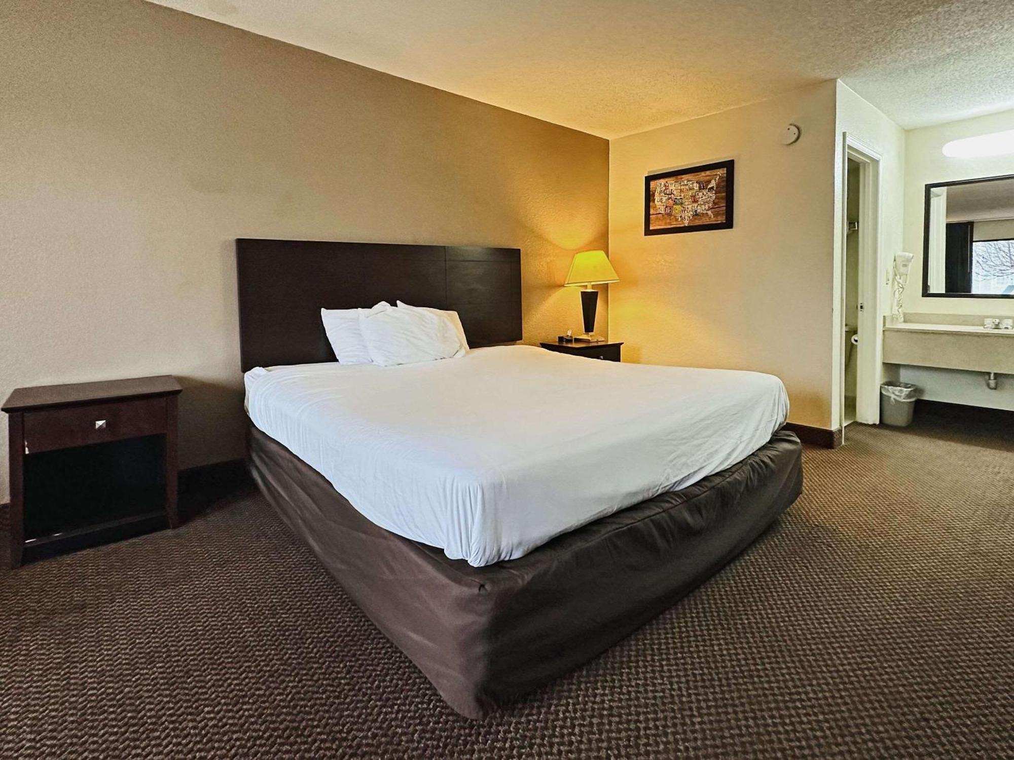 Econo Lodge Канаполис Екстериор снимка
