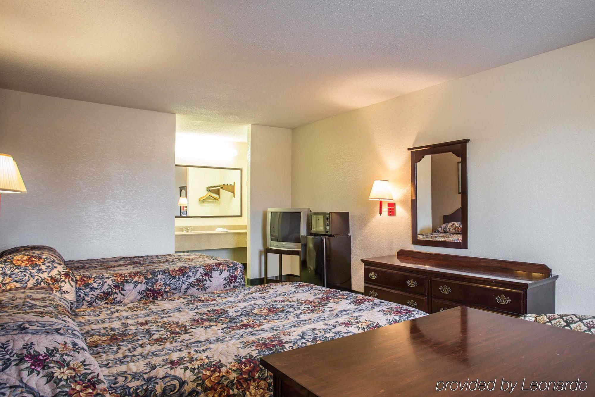 Econo Lodge Канаполис Екстериор снимка