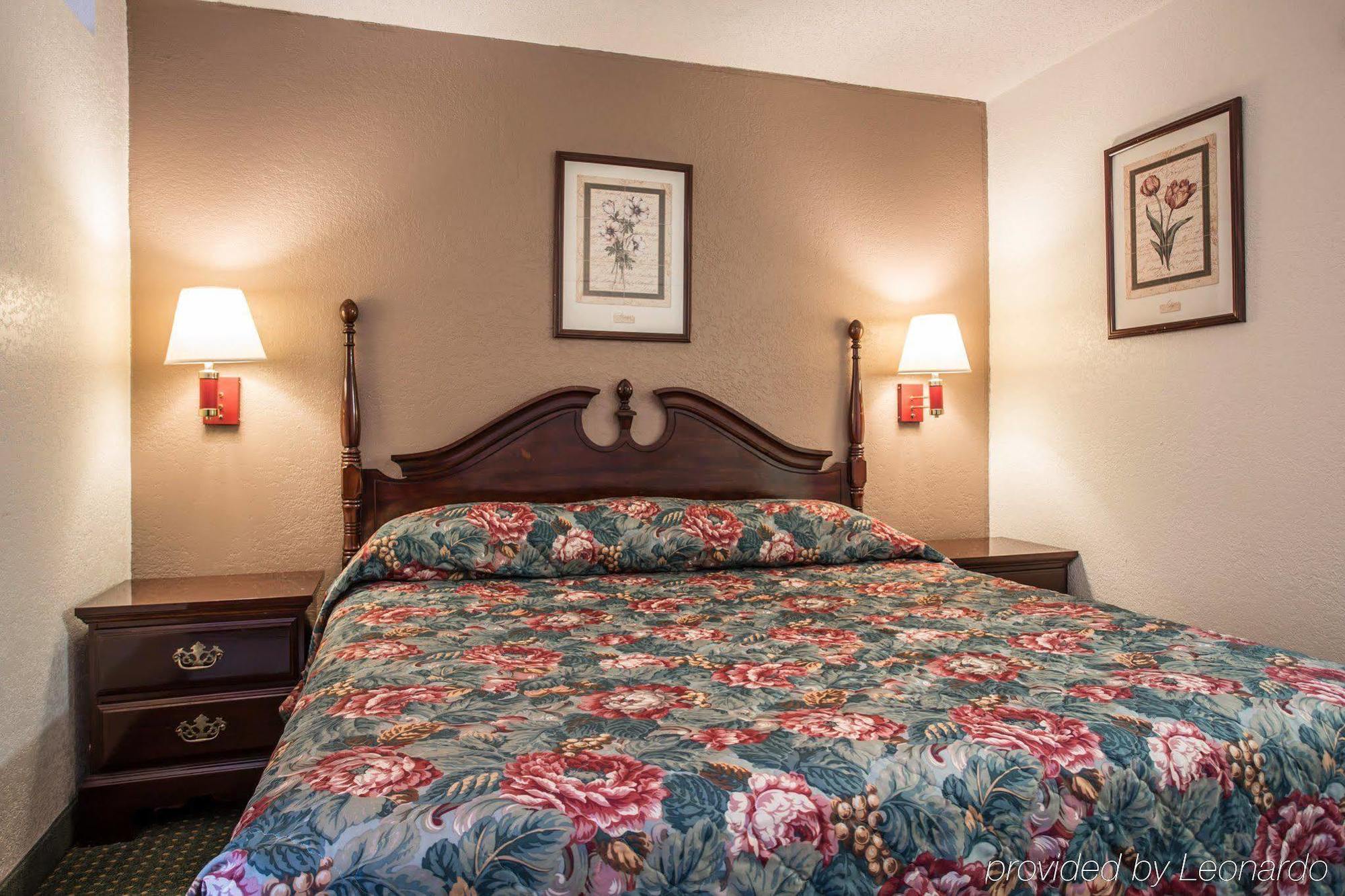 Econo Lodge Канаполис Екстериор снимка