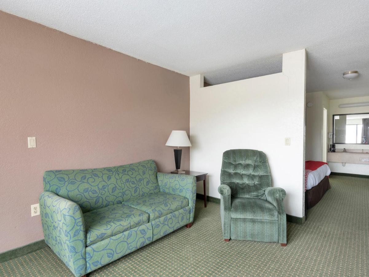 Econo Lodge Канаполис Екстериор снимка